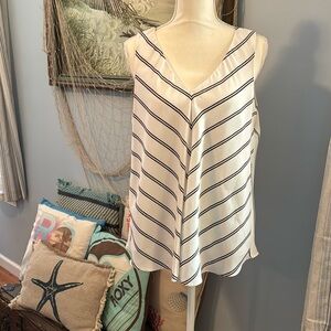Women’s L sleeveless blouse